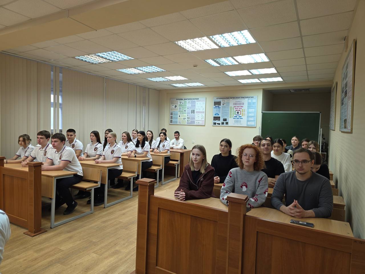 В День Конституции член Общественного совета при ГУ МВД России по Волгоградской области организовала интеллектуальную игру «Конституция и мы» В День Конституции член Общественного совета при ГУ МВД России по Волгоградской области организовала интеллектуальную игру «Конституция и мы»