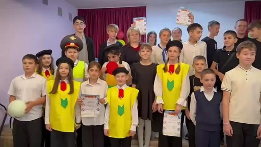 Творческие выступления, освещающие важные вопросы безопасности на дороге, представили отряды ЮИД Фроловского района на конкурсе агитбригад «Я грамотный пешеход!»