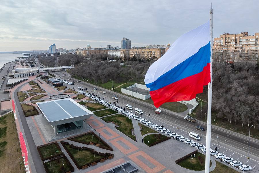 Губернатор Волгоградской области передал новые автомобили с ручным управлением ветеранам боевых действий Губернатор Волгоградской области передал новые автомобили с ручным управлением ветеранам боевых действий