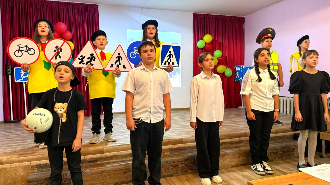 Творческие выступления, освещающие важные вопросы безопасности на дороге, представили отряды ЮИД Фроловского района на конкурсе агитбригад «Я грамотный пешеход!» Творческие выступления, освещающие важные вопросы безопасности на дороге, представили отряды ЮИД Фроловского района на конкурсе агитбригад «Я грамотный пешеход!»