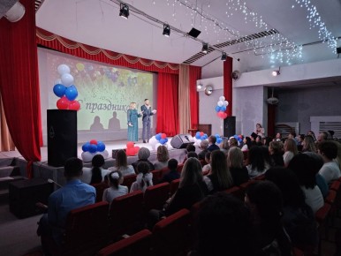 Депутаты областной Думы поздравили с