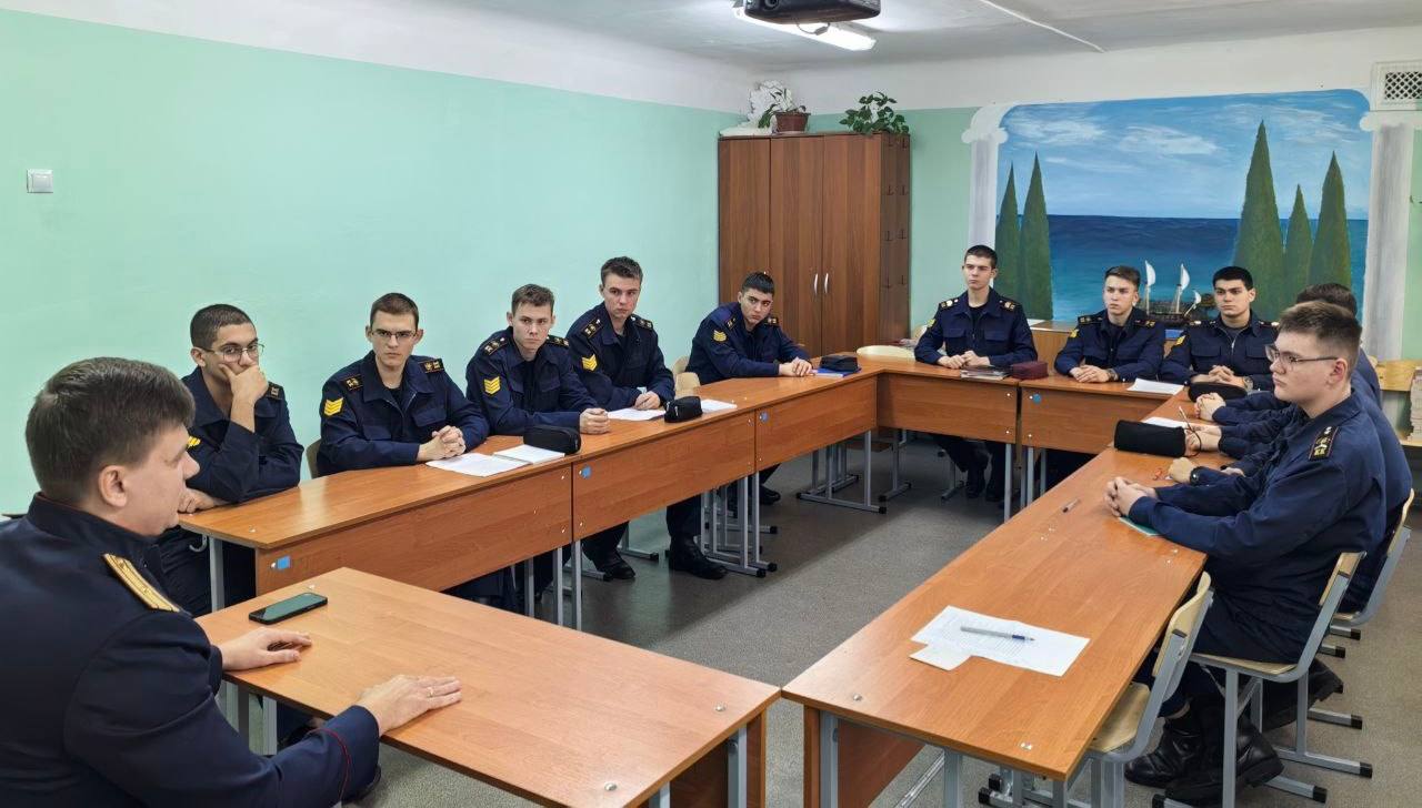Заместитель руководителя следственного отдела регионального управления СКР провёл профориентационную лекцию для кадет ведомственного кадетского корпуса