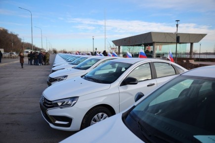 1 Ветераны в Волгограде получили 60 автомобилей