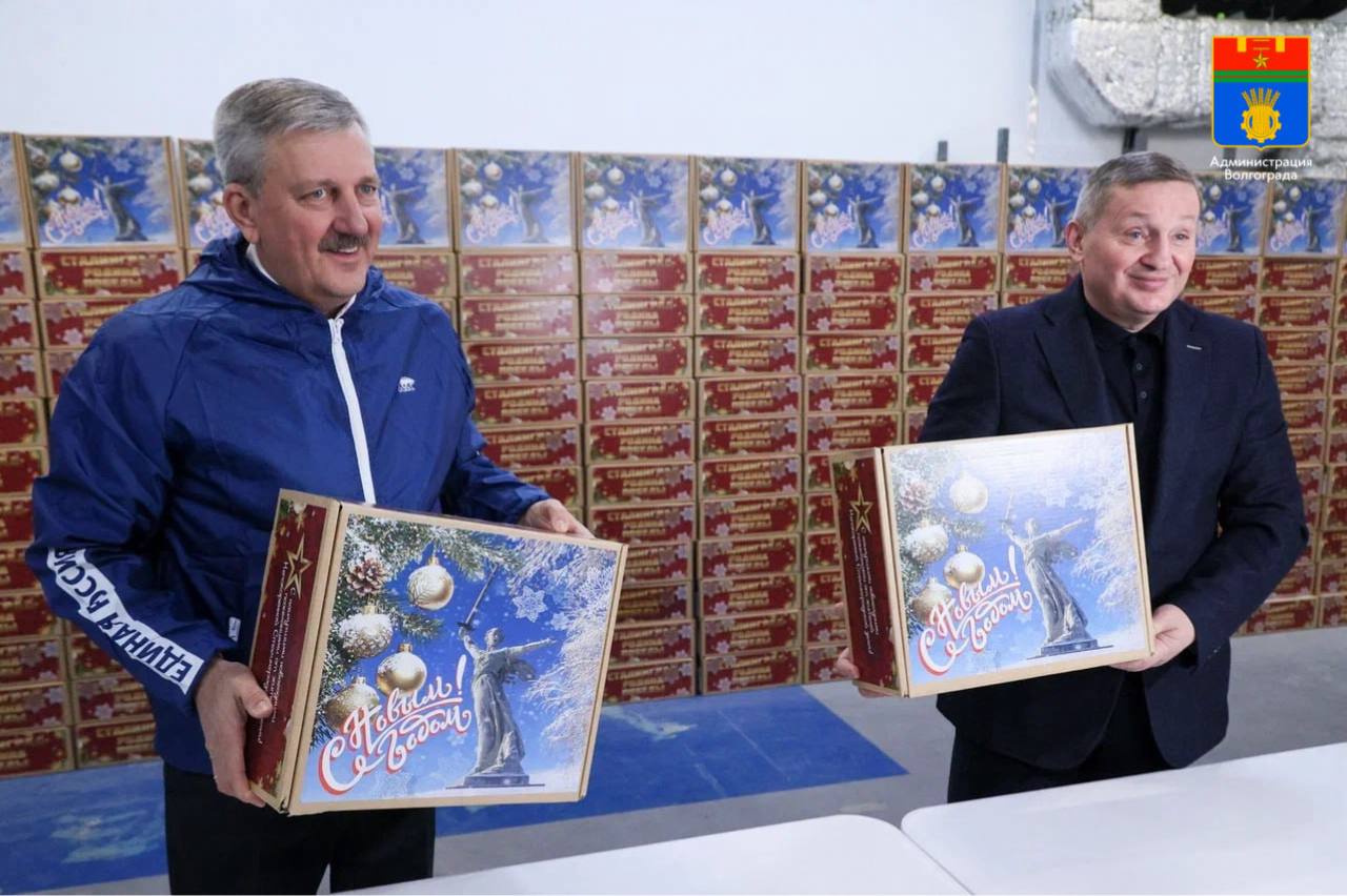 Глава Волгограда принял участие в сборе новогодних подарков для бойцов СВО