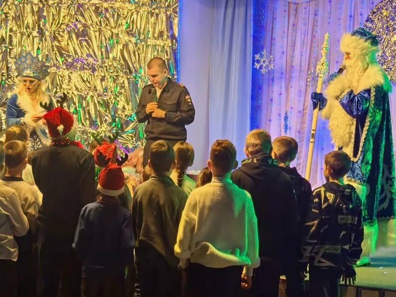 Сотрудники отдела Госавтоинспекции по городу Волжскому приняли участие в профилактическом мероприятии «Безопасный Новый год» Сотрудники отдела Госавтоинспекции по городу Волжскому приняли участие в профилактическом мероприятии «Безопасный Новый год»