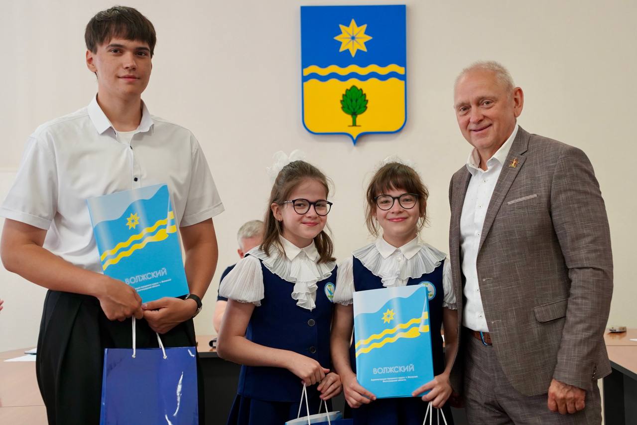 Сегодня свой день рождения отмечает глава нашего города — Игорь Николаевич Воронин Сегодня свой день рождения отмечает глава нашего города — Игорь Николаевич Воронин