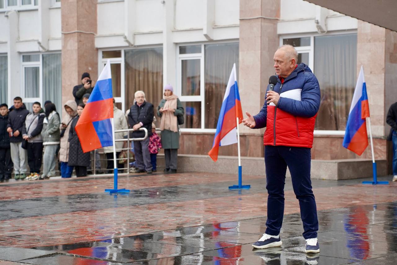 Сегодня свой день рождения отмечает глава нашего города — Игорь Николаевич Воронин Сегодня свой день рождения отмечает глава нашего города — Игорь Николаевич Воронин