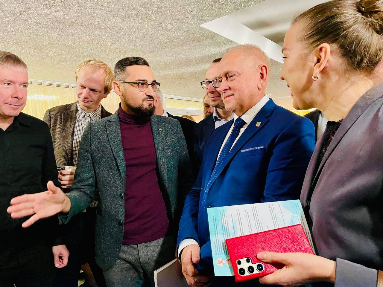 Сегодня свой день рождения отмечает глава нашего города — Игорь Николаевич Воронин Сегодня свой день рождения отмечает глава нашего города — Игорь Николаевич Воронин