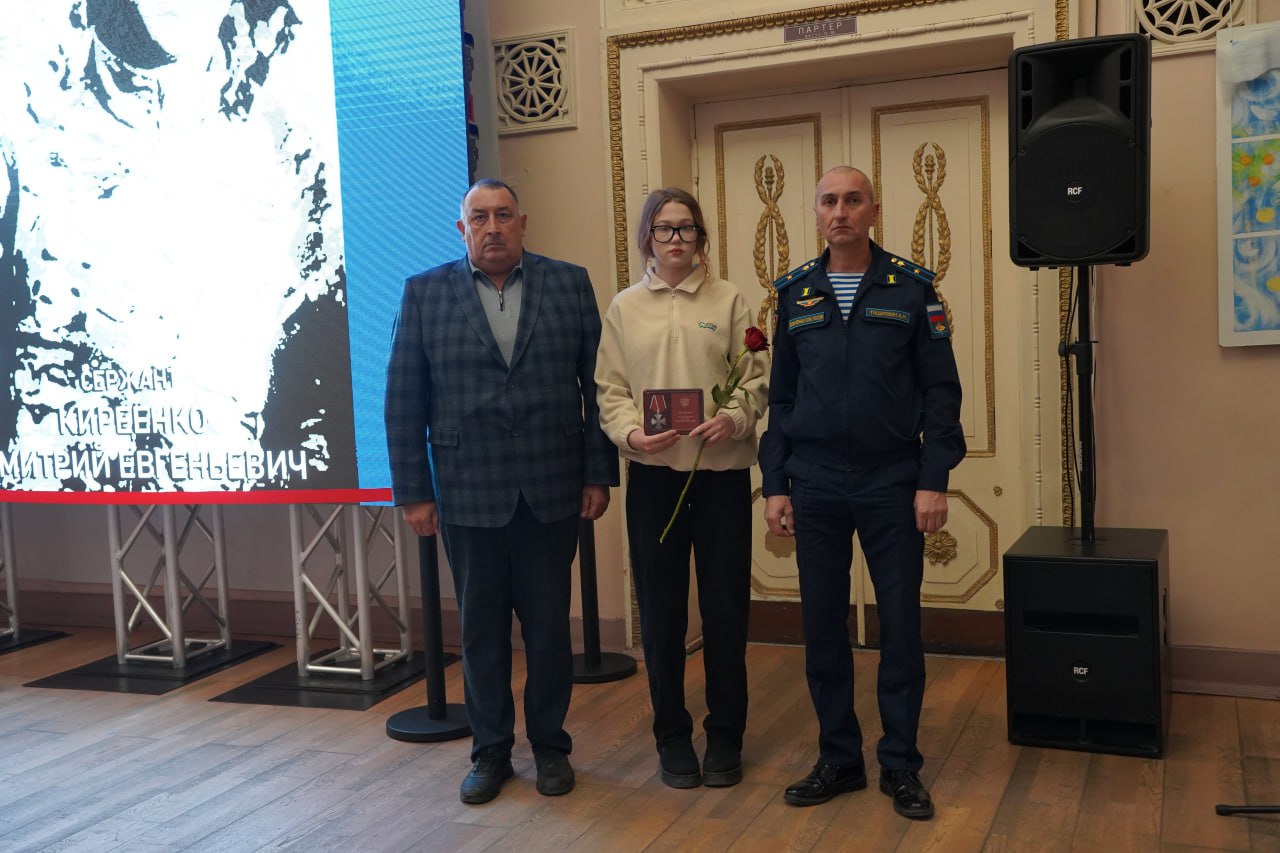 В Волжском передали государственные награды родным военнослужащих, погибших в ходе специальной военной операции В Волжском передали государственные награды родным военнослужащих, погибших в ходе специальной военной операции