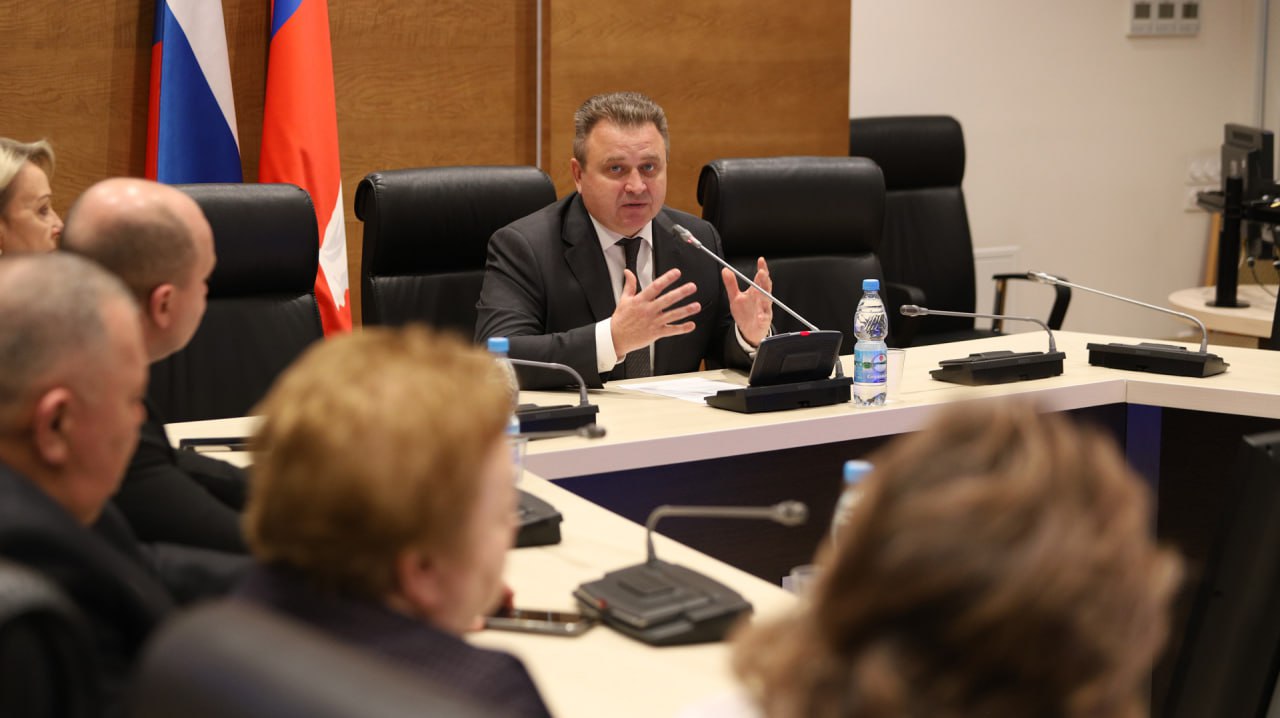 Директора школ Тракторозаводского района Волгограда посетили с экскурсией региональный парламент Директора школ Тракторозаводского района Волгограда посетили с экскурсией региональный парламент