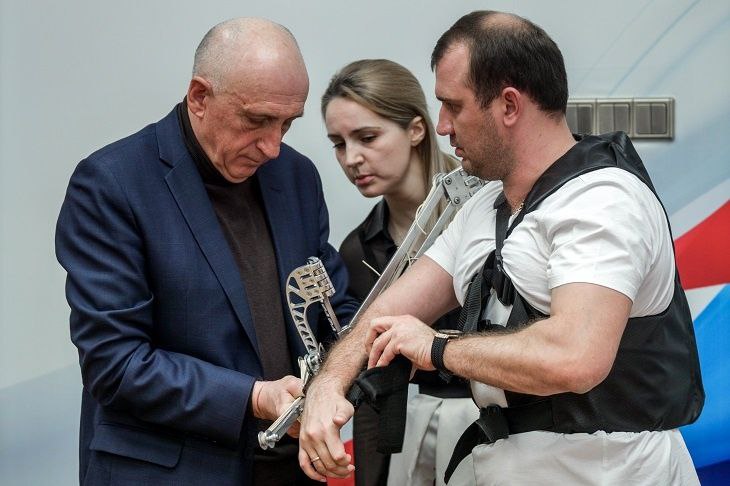 Российские экзоскелеты - путевка в жизнь тысячам инвалидов и бойцам после тяжёлых ранений