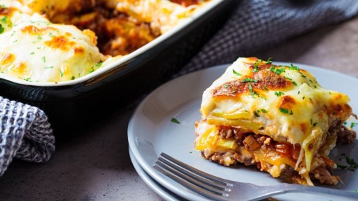 Нарезал — и в духовку: эта вкусная мясная запеканка приготовится сама