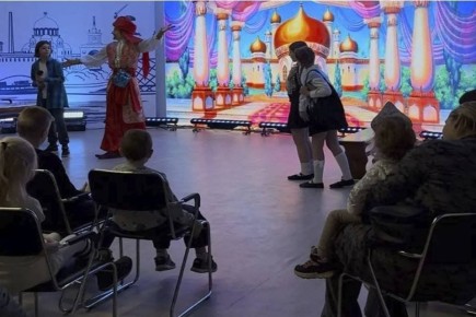 Спектакль «Старик Хоттабыч» показали волгоградским детям