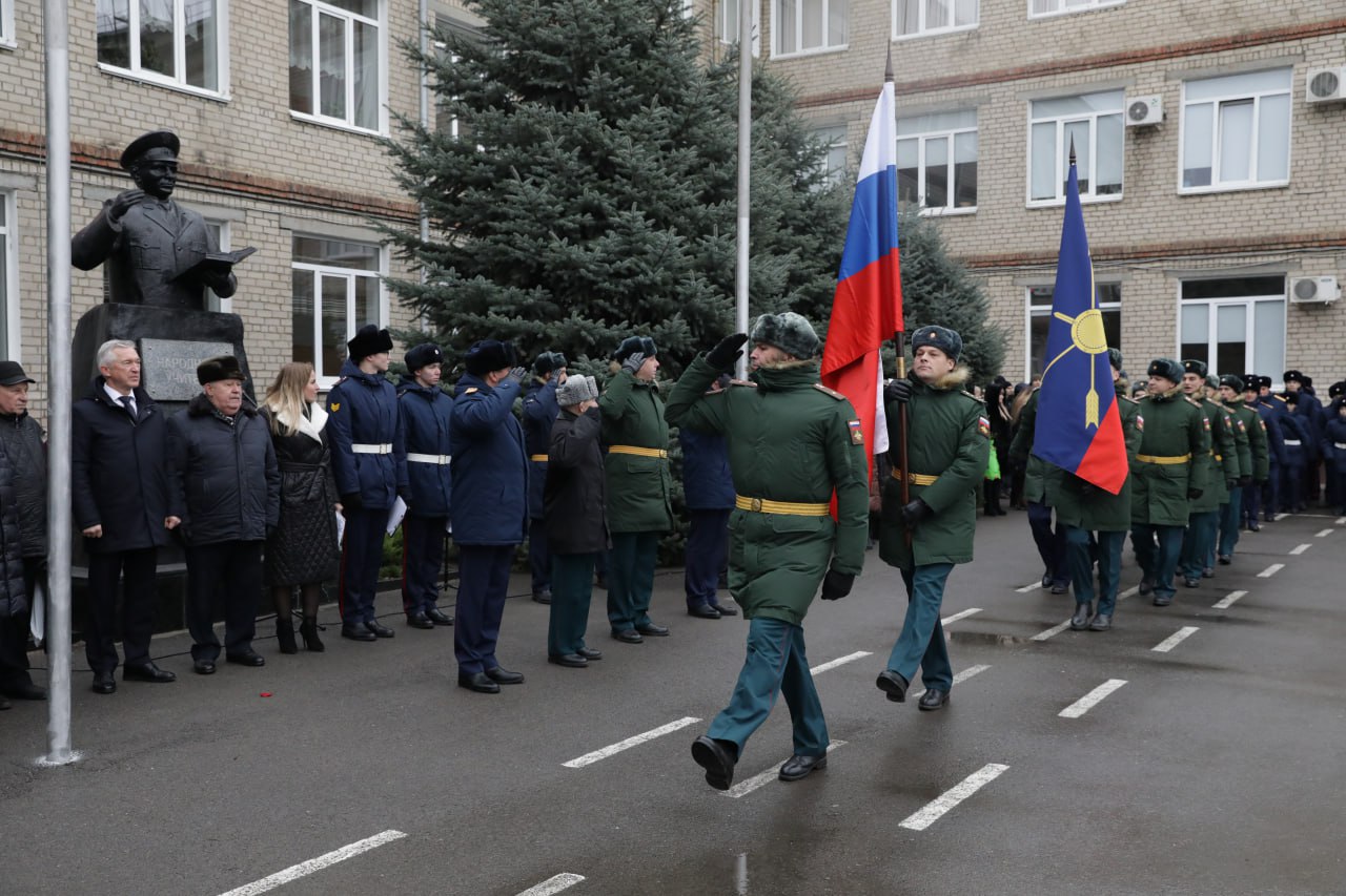 Сегодня в Волгоградском кадетском корпусе Следственного комитета РФ имени Ф.Ф. Слипченко чествовали нашего прославленного земляка, фронтовика, Почетного гражданина Волгоградской области Александра Ивановича Колотушкина Сегодня в Волгоградском кадетском корпусе Следственного комитета РФ имени Ф.Ф. Слипченко чествовали нашего прославленного земляка, фронтовика, Почетного гражданина Волгоградской области Александра Ивановича Колотушкина