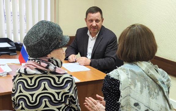 Депутат Андрей Удахин провел завершающий в 2025 году личный прием граждан Депутат Андрей Удахин провел завершающий в 2025 году личный прием граждан