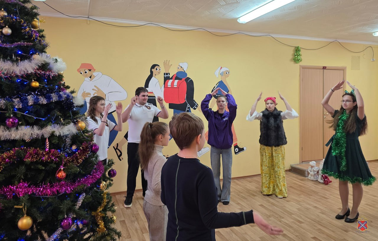 В Волгоградской области продолжается акция «Полицейский Дед мороз»