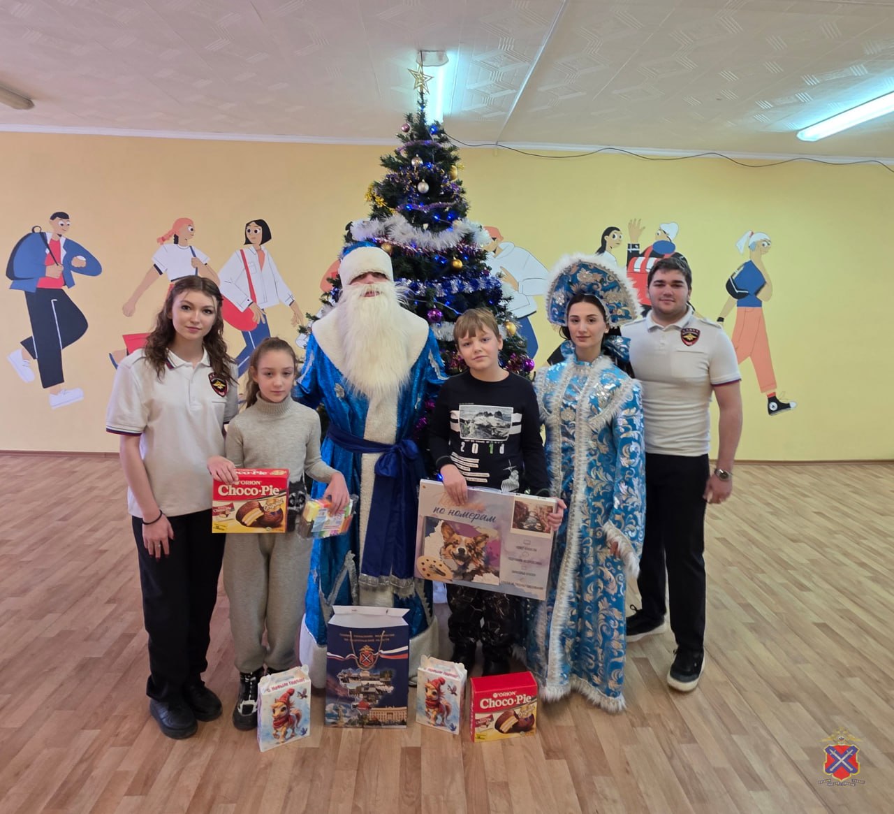 В Волгоградской области продолжается акция «Полицейский Дед мороз» В Волгоградской области продолжается акция «Полицейский Дед мороз»