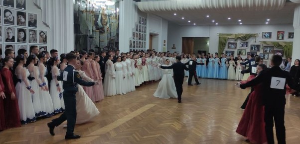 ������� � ������������� ����������� ������ ��������� ����� 14-�� ��������� ����������� ���������� ����, � ������� ������� ������� ����� 250 ���������������� �� 21 �������������� ���������������� ���������� ������