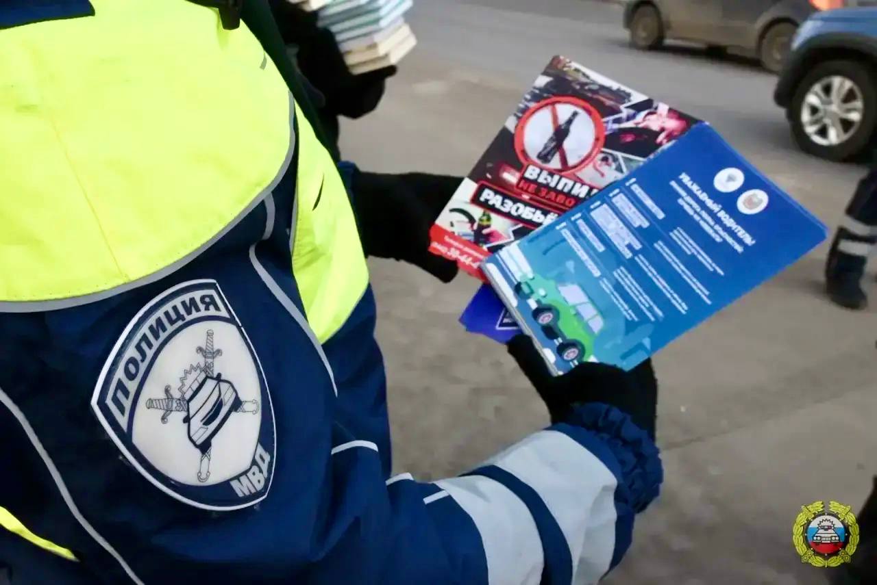 "Полицейский Дед Мороз" вышел на дороги города Волгограда "Полицейский Дед Мороз" вышел на дороги города Волгограда