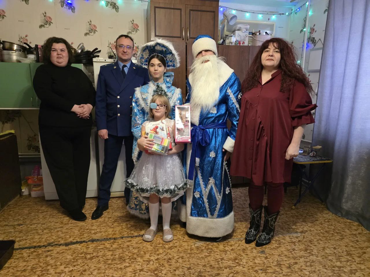 Работники прокуратуры Тракторозаводского района г. Волгограда совместно с представителями Общественного совета при ГУ МВД России по Волгоградской области и студентами Волгоградского кооперативного института объединили... Работники прокуратуры Тракторозаводского района г. Волгограда совместно с представителями Общественного совета при ГУ МВД России по Волгоградской области и студентами Волгоградского кооперативного института объединили...