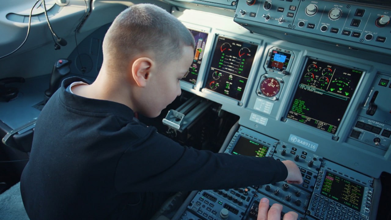 Восьмилетний Егор из Волгограда познакомился с авиацией благодаря «Елке желаний» Восьмилетний Егор из Волгограда познакомился с авиацией благодаря «Елке желаний»