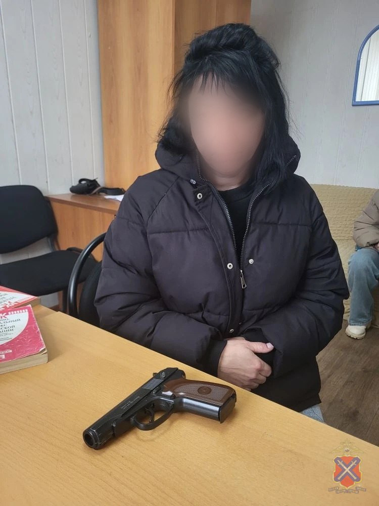 Полицейские Чернышковского района задержали подозреваемую в совершении разбойного нападения