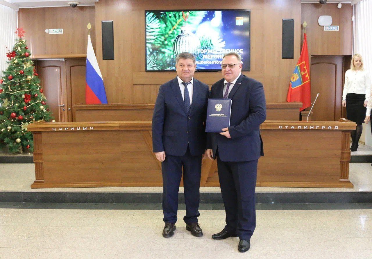 Поздравляем!. Председатель Контрольносчётной палаты Волгограда, руководитель Союза муниципальных контрольно-счетных органов Александр Мордвинцев удостоен Благодарственного письма Президента Российской Федерации В. В. Путина....