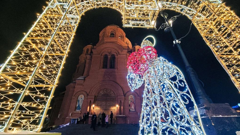 Сегодня верующие приходят в храмы по всей Волгоградской области Сегодня верующие приходят в храмы по всей Волгоградской области
