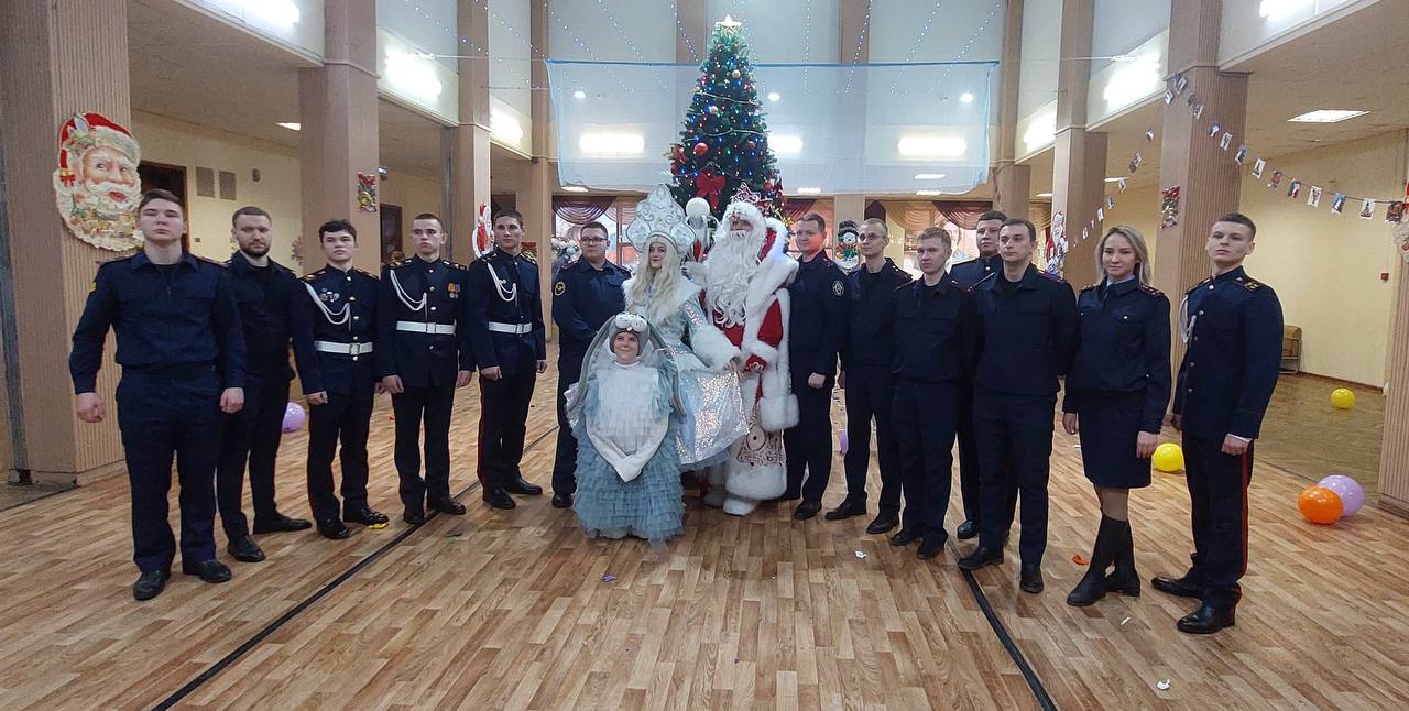 С добром в Новый год: офицеры СКР стали частью «Фабрики новогодних чудес»