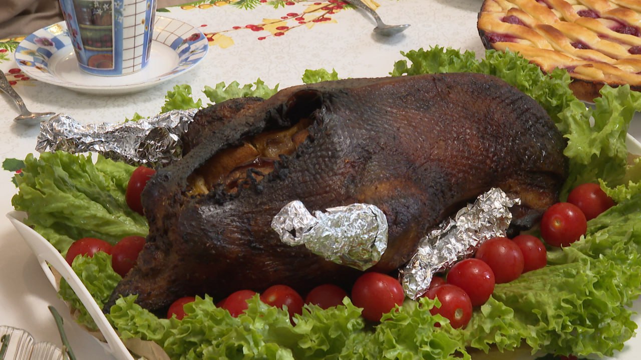 Семья из Волгограда показала, как готовит гуся на Рождество Семья из Волгограда показала, как готовит гуся на Рождество