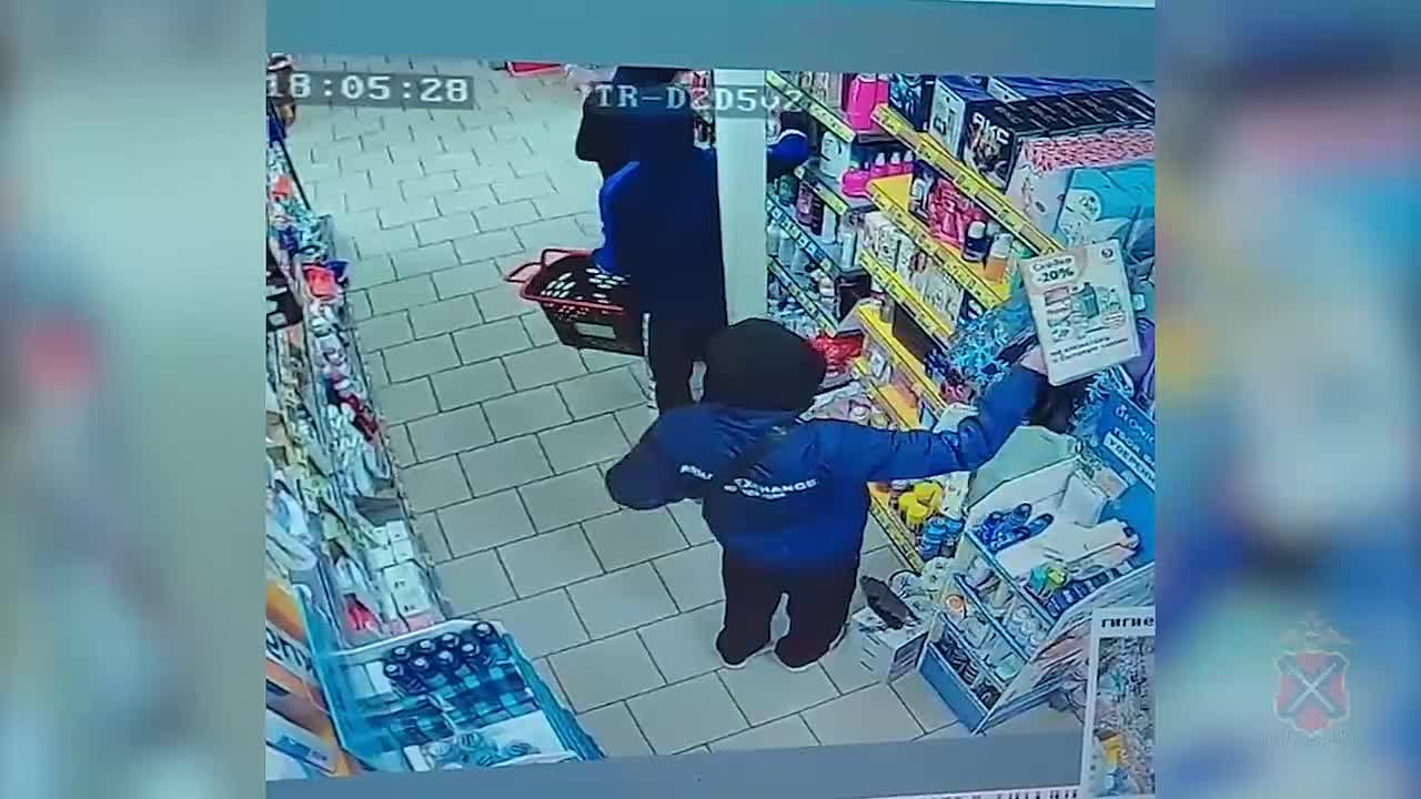 В Калачевском районе полицейские задержали троих подростков, подозреваемых в грабеже