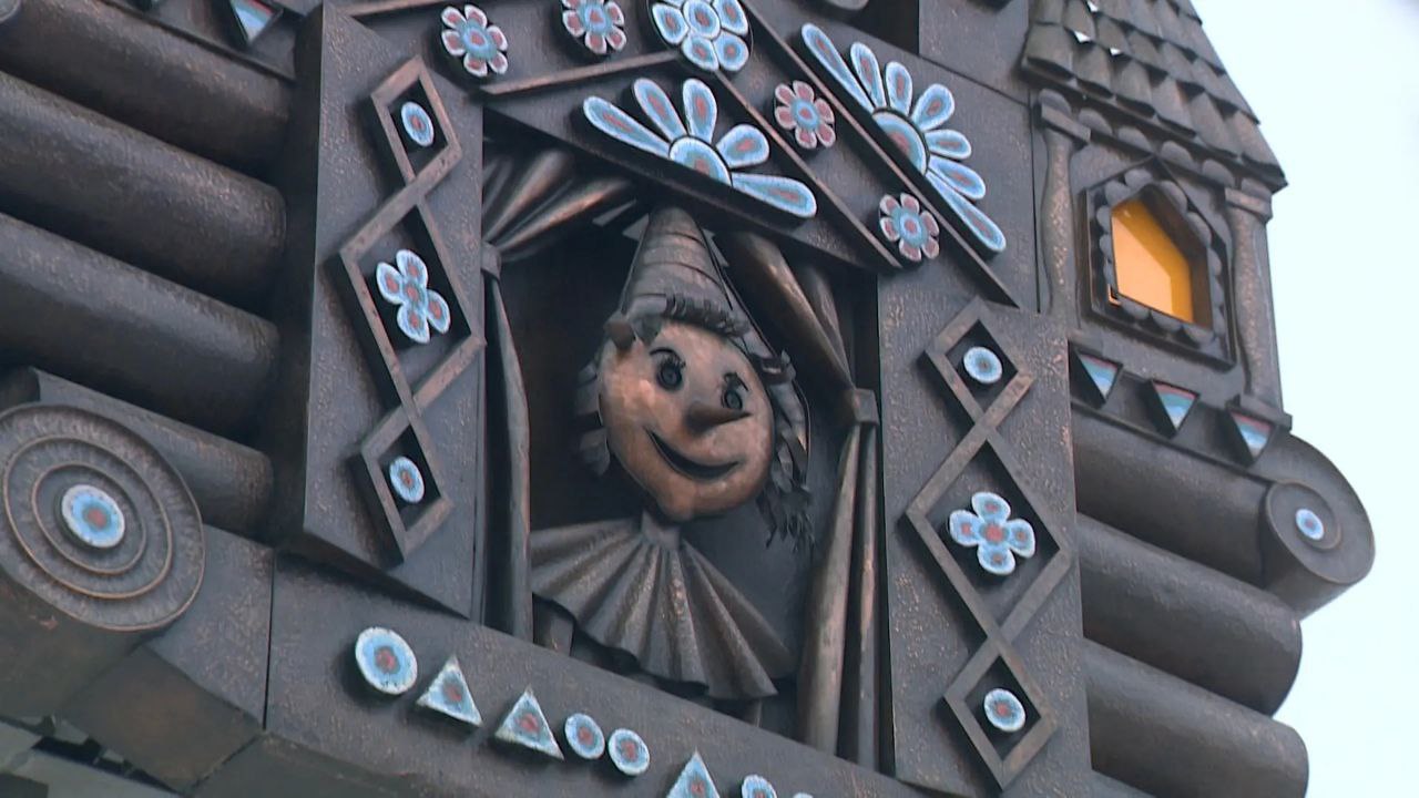 Реставраторы починили горячей эмалью «Домик Буратино» для волгоградского театра кукол Реставраторы починили горячей эмалью «Домик Буратино» для волгоградского театра кукол