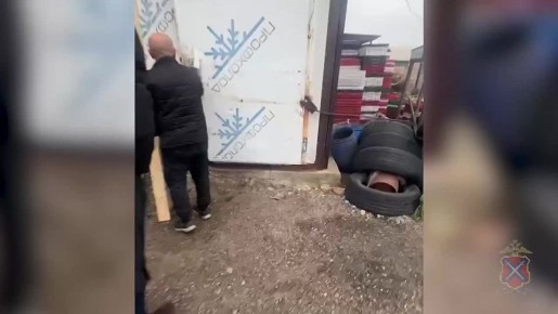 В Волгограде полицейские пресекли деятельность нелегального цеха по копчению и вялению рыбы