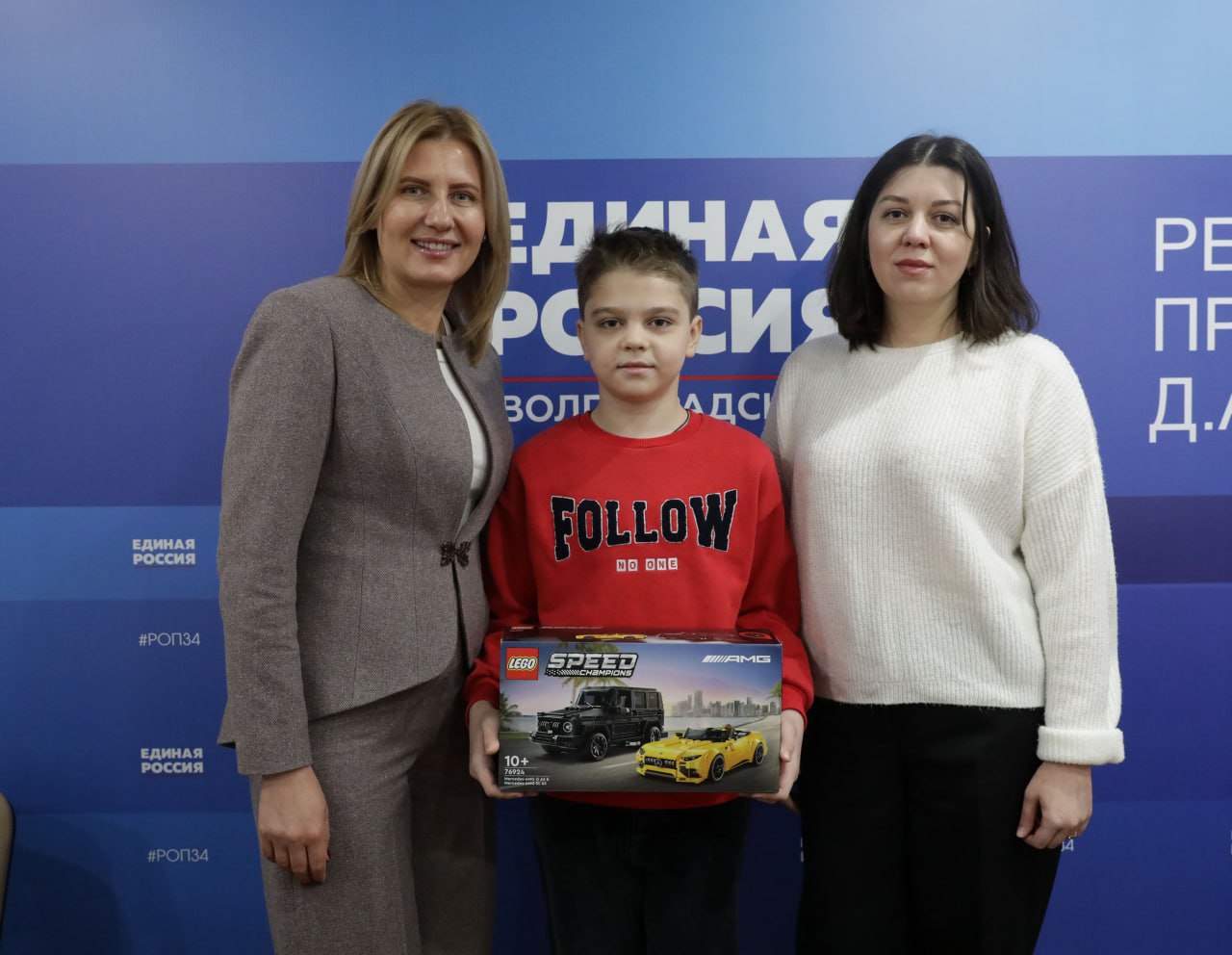 Депутаты Волгоградской городской Думы продолжают исполнять детские мечты в рамках ежегодной Всероссийской акции «Ёлка желаний» Депутаты Волгоградской городской Думы продолжают исполнять детские мечты в рамках ежегодной Всероссийской акции «Ёлка желаний»