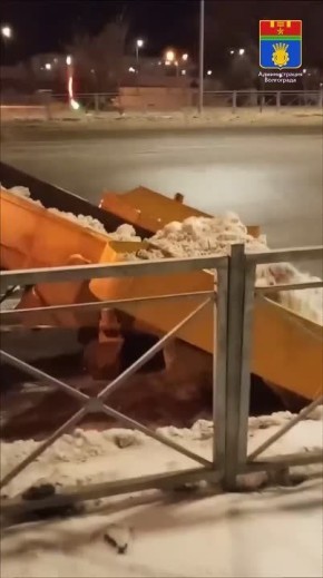 Арсенал снегоуборочных машин в Волгограде пополнил «лаповый» погрузчик