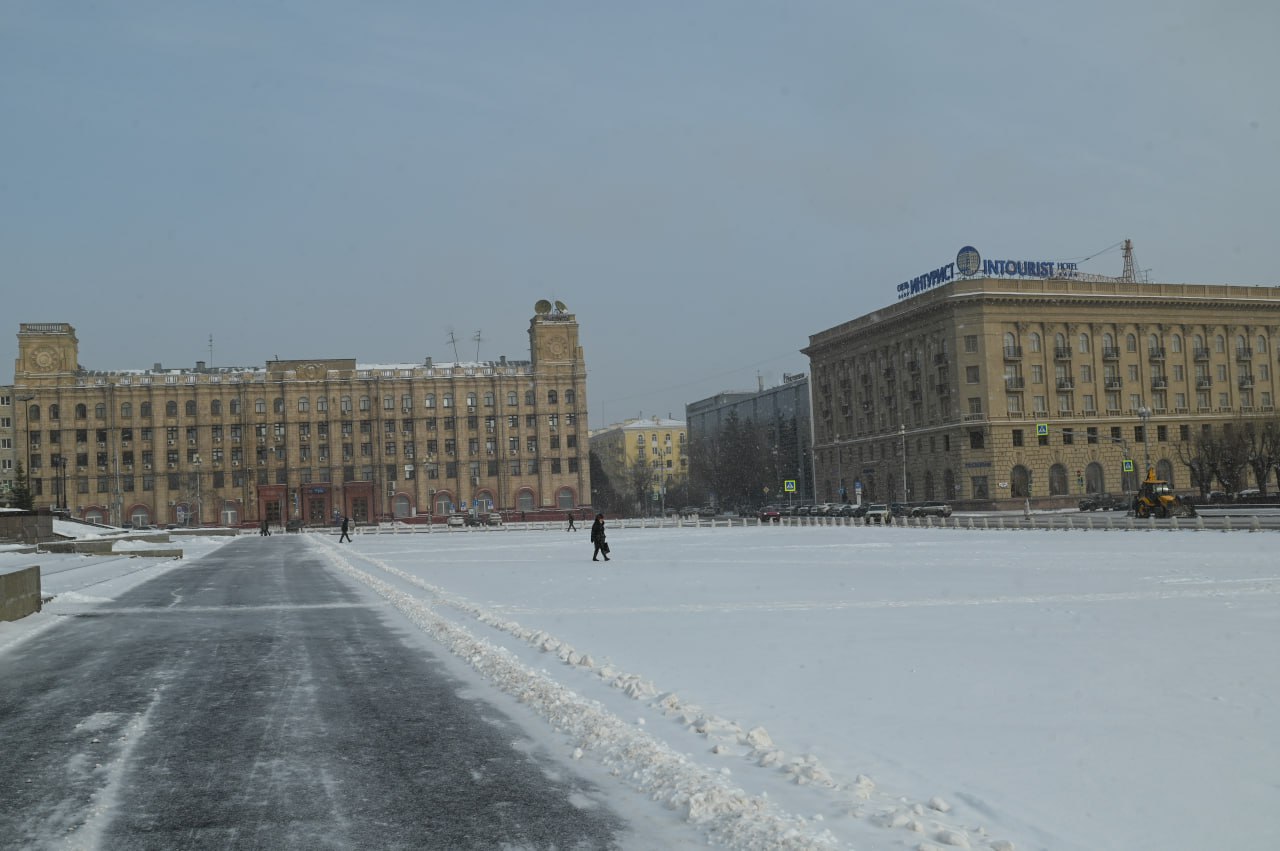 Продолжаем наслаждаться зимней погодой, лопату далеко не убираем! Продолжаем наслаждаться зимней погодой, лопату далеко не убираем!