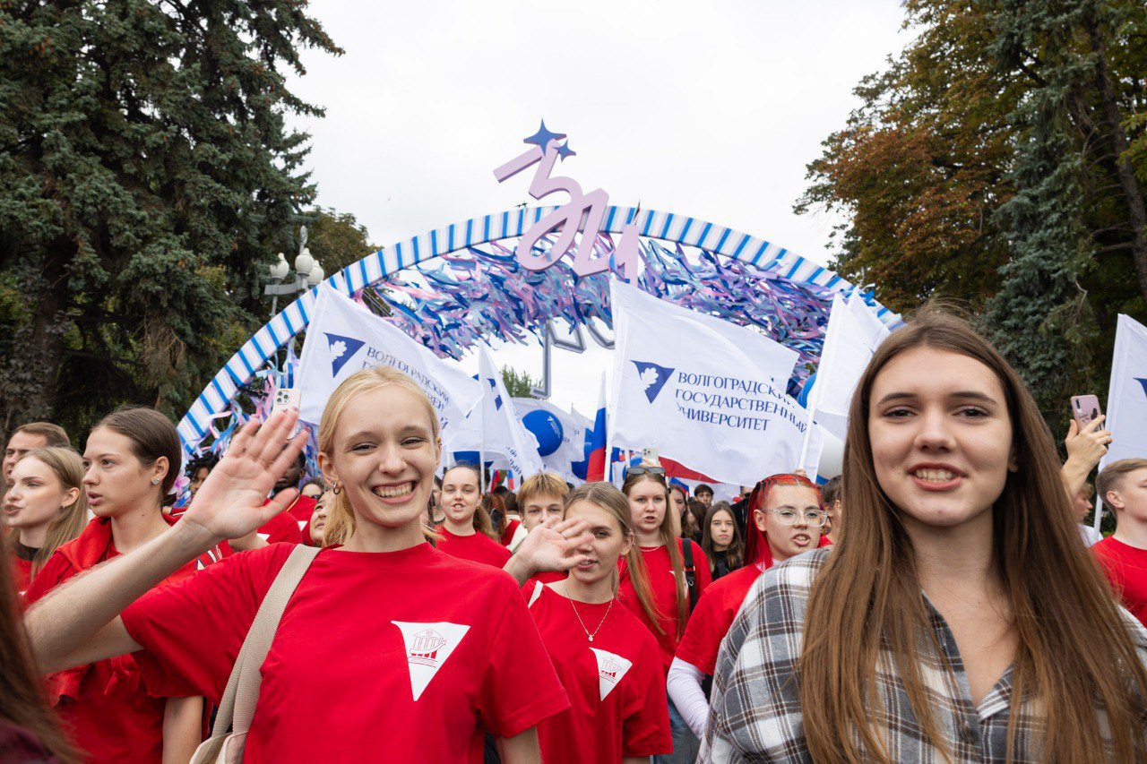 Половина всех волгоградских студентов учатся в вузах, 53% - по договору