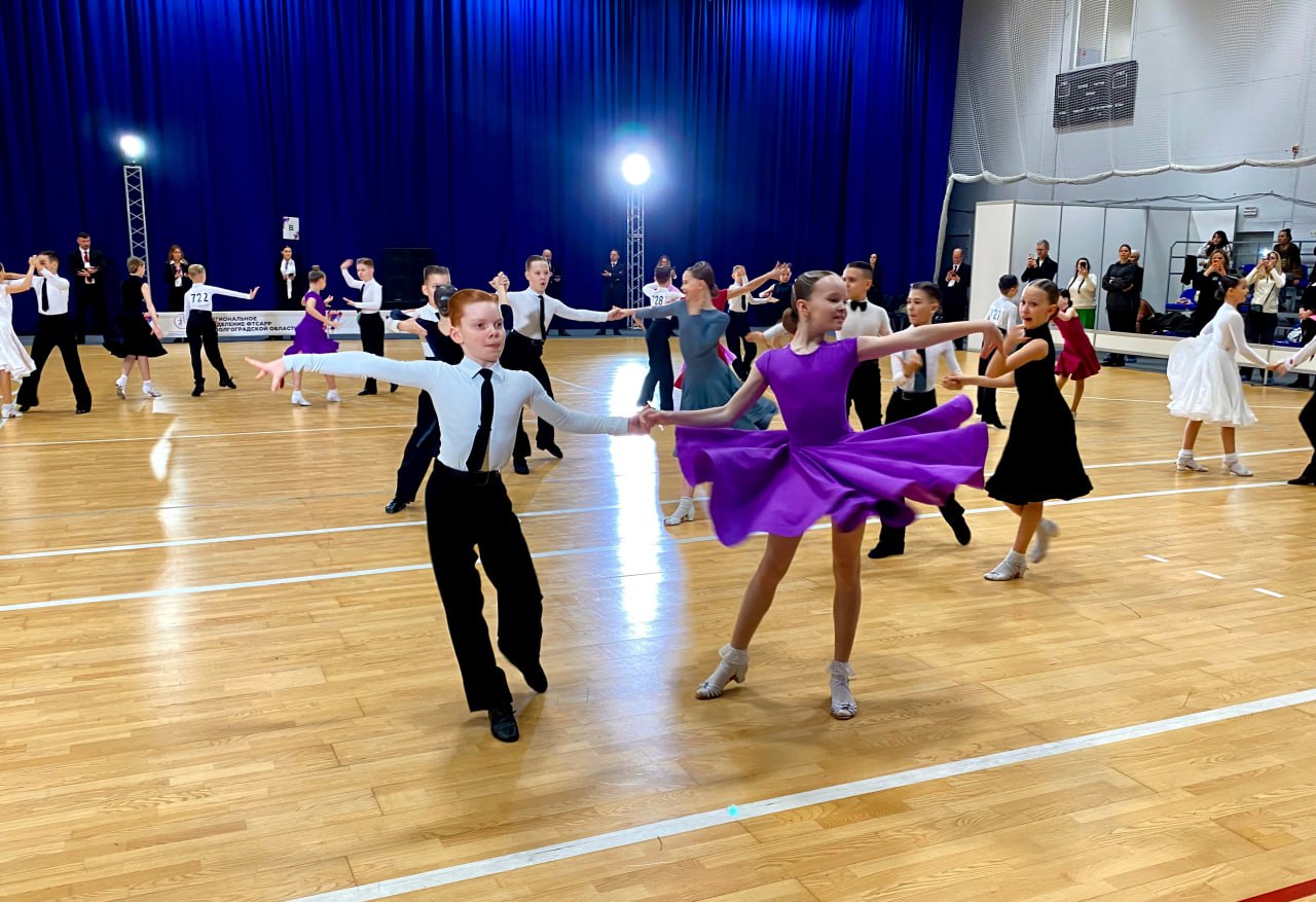 В эти выходные Учебно-тренировочный комплекс Волгоградской государственной академии физической культуры превратился в главную танцевальную арену региона - на которой состоялось открытие Чемпионата и Первенства Волгоградской... В эти выходные Учебно-тренировочный комплекс Волгоградской государственной академии физической культуры превратился в главную танцевальную арену региона - на которой состоялось открытие Чемпионата и Первенства Волгоградской...