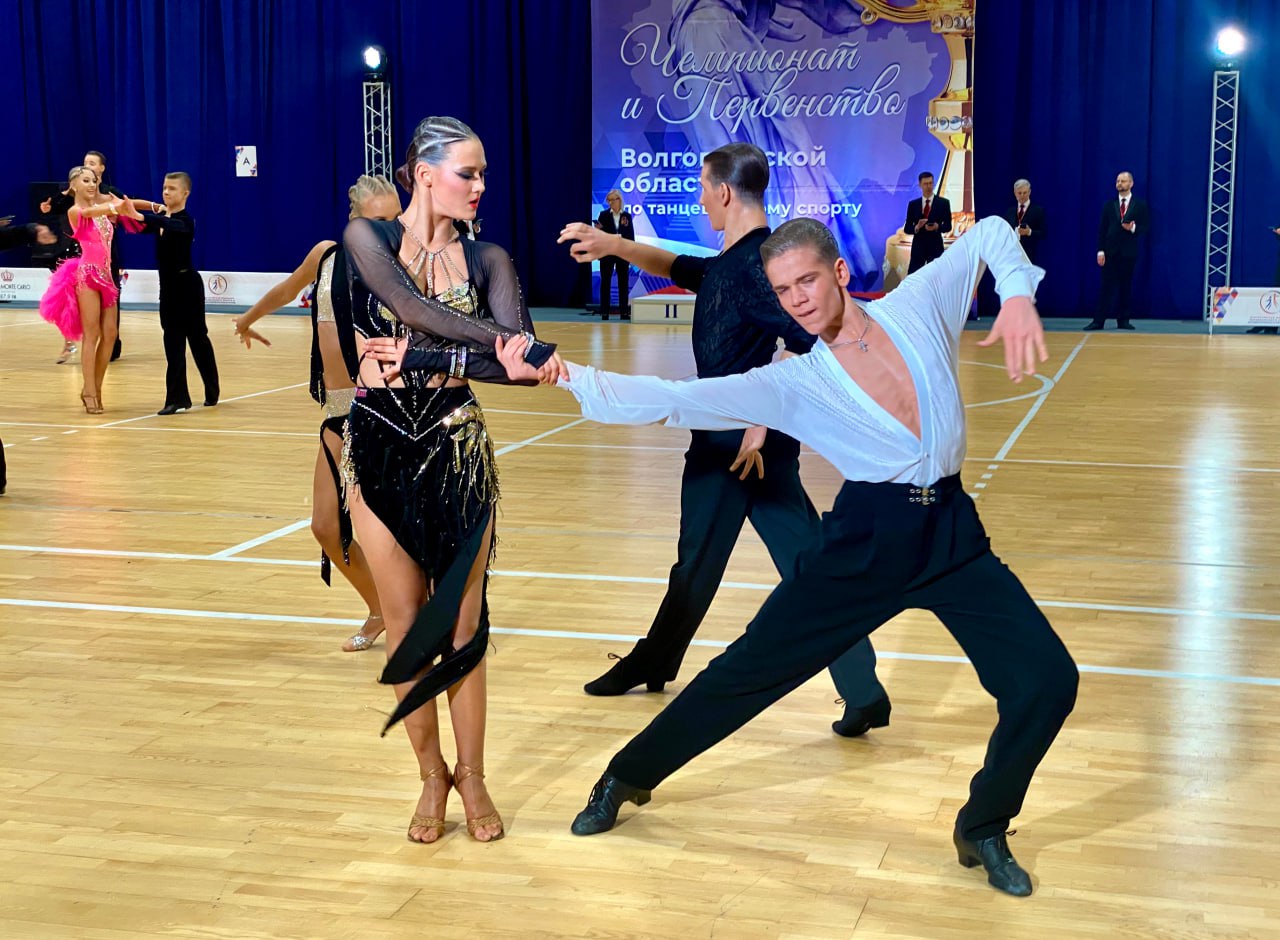 В эти выходные Учебно-тренировочный комплекс Волгоградской государственной академии физической культуры превратился в главную танцевальную арену региона - на которой состоялось открытие Чемпионата и Первенства Волгоградской... В эти выходные Учебно-тренировочный комплекс Волгоградской государственной академии физической культуры превратился в главную танцевальную арену региона - на которой состоялось открытие Чемпионата и Первенства Волгоградской...