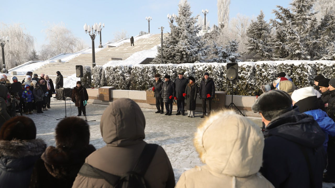 Митинг, посвященный 82-й годовщине полного освобождения Ленинграда от фашистской блокады во время Великой Отечественной войны, состоялся сегодня на Мамаевом кургане Митинг, посвященный 82-й годовщине полного освобождения Ленинграда от фашистской блокады во время Великой Отечественной войны, состоялся сегодня на Мамаевом кургане