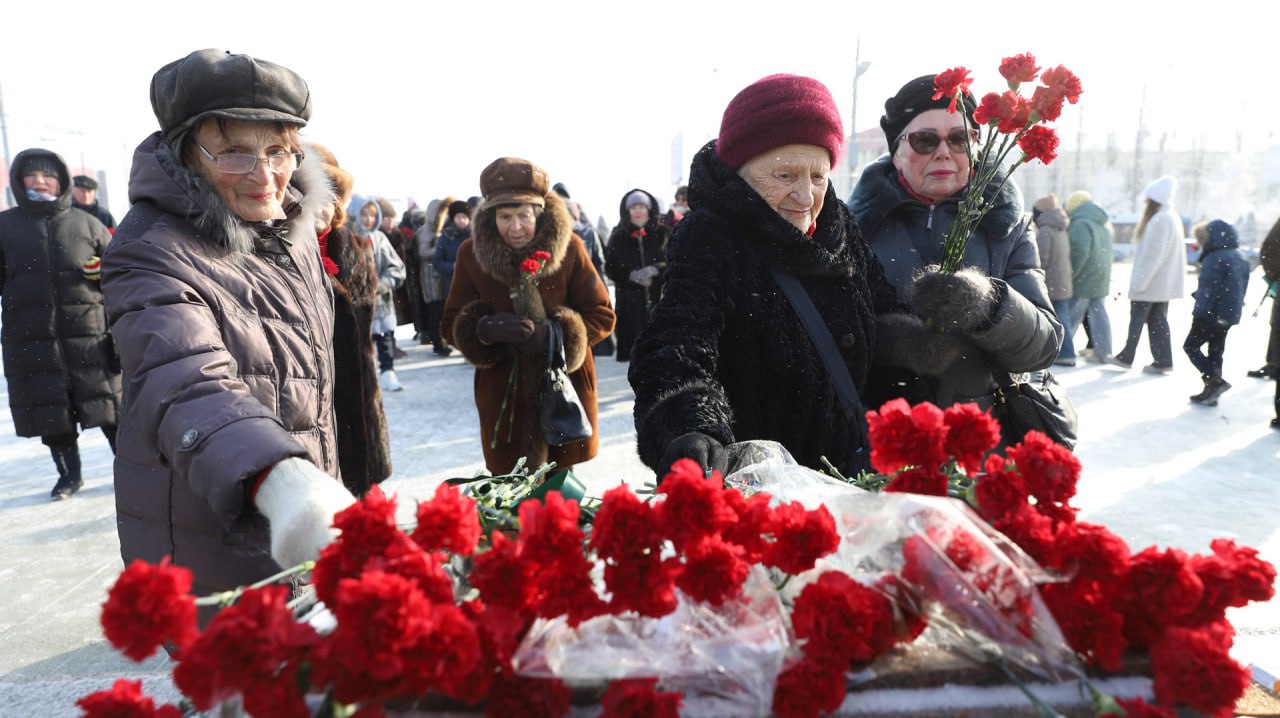 Митинг, посвященный 82-й годовщине полного освобождения Ленинграда от фашистской блокады во время Великой Отечественной войны, состоялся сегодня на Мамаевом кургане Митинг, посвященный 82-й годовщине полного освобождения Ленинграда от фашистской блокады во время Великой Отечественной войны, состоялся сегодня на Мамаевом кургане