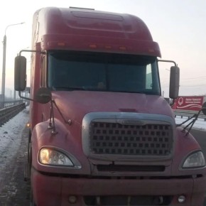 �������� �������� ���������� ������ ���������� ������ ��������� ����� Freightliner Columbia ��-�� ����� ��������� � 1,5 �������� ������ �� ��������