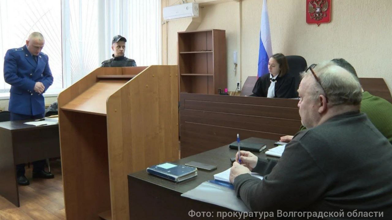 Восьмерых жителей Волгограда осудили за кражу денег со счетов граждан