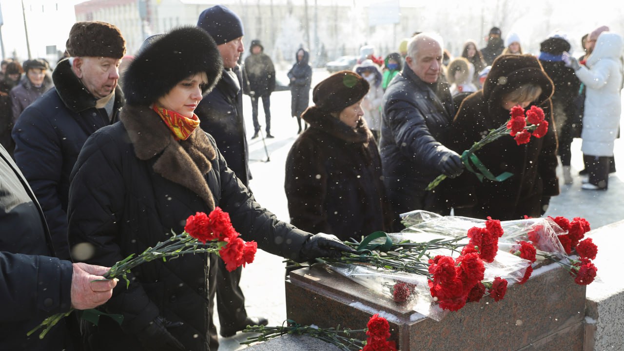 Митинг, посвященный 82-й годовщине полного освобождения Ленинграда от фашистской блокады во время Великой Отечественной войны, состоялся сегодня на Мамаевом кургане Митинг, посвященный 82-й годовщине полного освобождения Ленинграда от фашистской блокады во время Великой Отечественной войны, состоялся сегодня на Мамаевом кургане