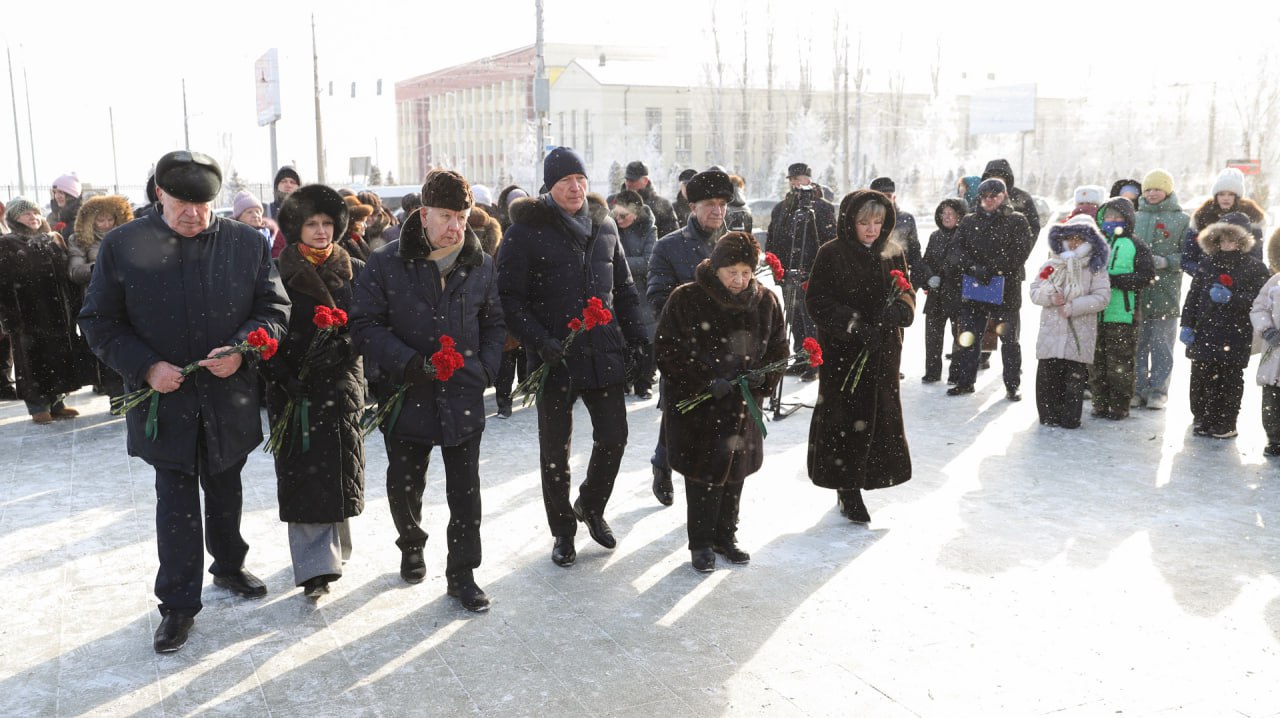 Митинг, посвященный 82-й годовщине полного освобождения Ленинграда от фашистской блокады во время Великой Отечественной войны, состоялся сегодня на Мамаевом кургане Митинг, посвященный 82-й годовщине полного освобождения Ленинграда от фашистской блокады во время Великой Отечественной войны, состоялся сегодня на Мамаевом кургане