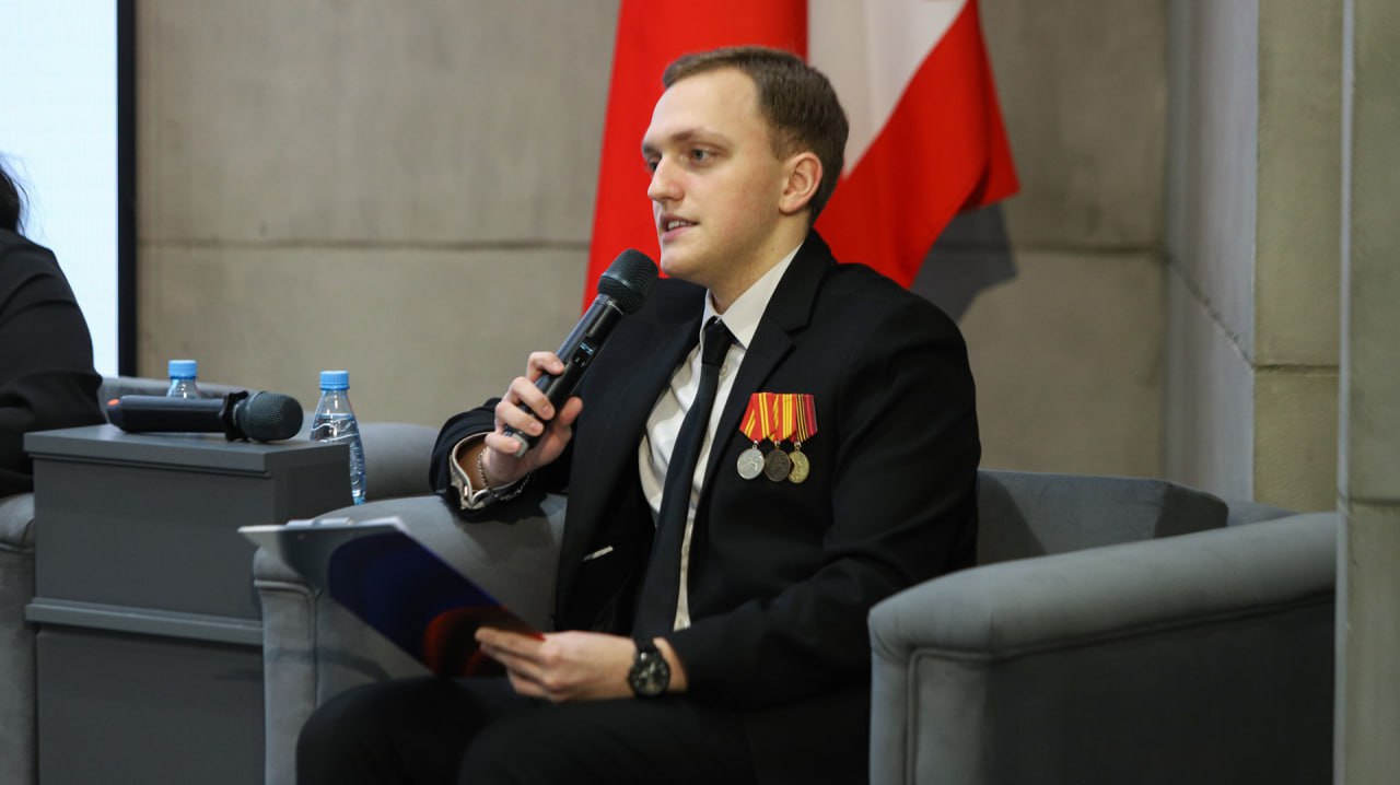 Живой диалог состоялся сегодня на площадке музея-панорамы «Сталинградская битва» в рамках духовно-просветительского проекта «Человек будущего» Молодежного парламента Волгоградской области Живой диалог состоялся сегодня на площадке музея-панорамы «Сталинградская битва» в рамках духовно-просветительского проекта «Человек будущего» Молодежного парламента Волгоградской области