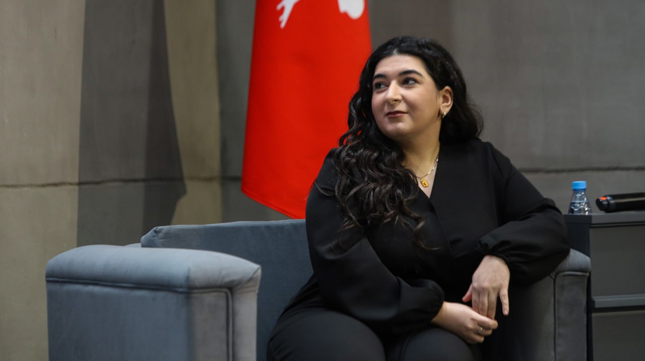 Живой диалог состоялся сегодня на площадке музея-панорамы «Сталинградская битва» в рамках духовно-просветительского проекта «Человек будущего» Молодежного парламента Волгоградской области Живой диалог состоялся сегодня на площадке музея-панорамы «Сталинградская битва» в рамках духовно-просветительского проекта «Человек будущего» Молодежного парламента Волгоградской области