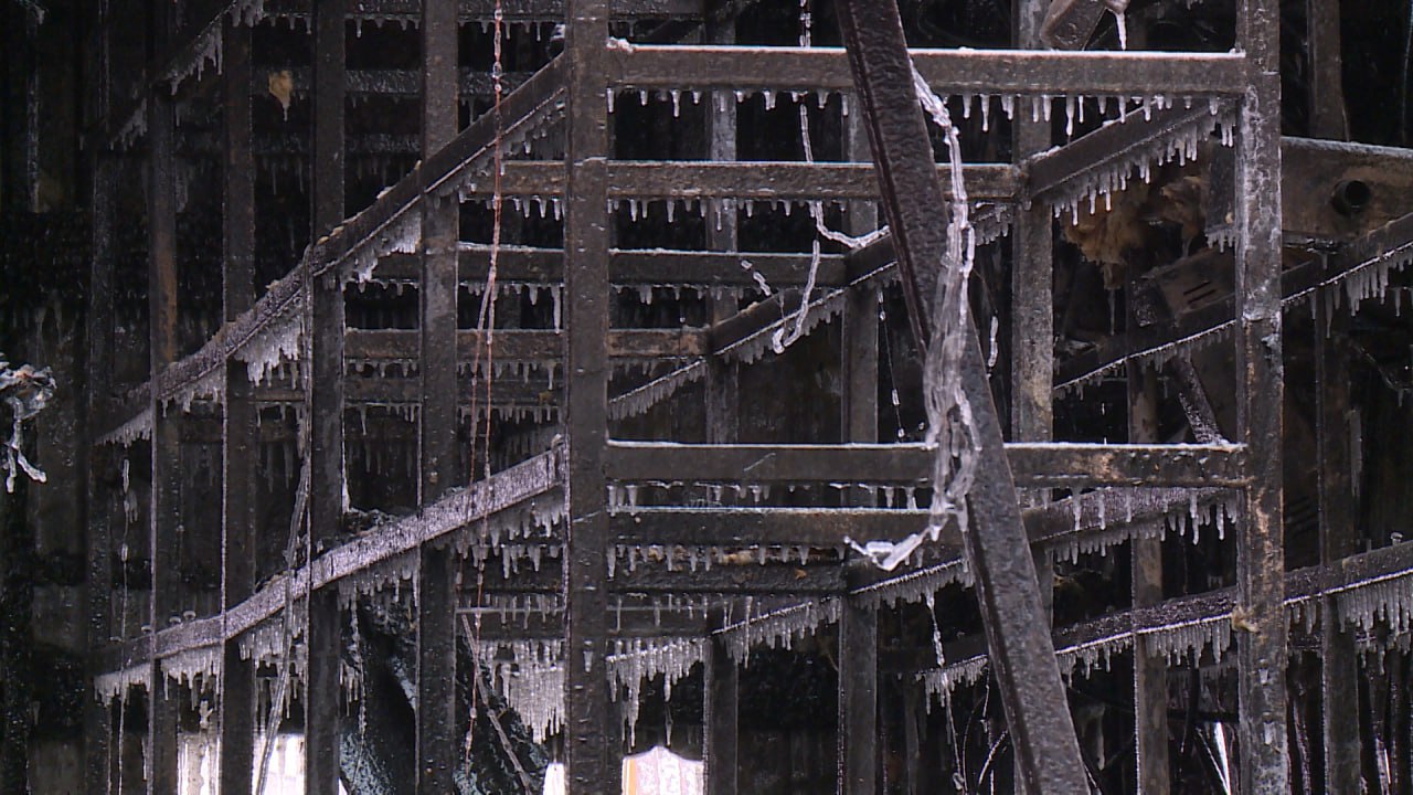 Как выглядит рынок на Тулака после пожара – уничтожены несколько павильонов Как выглядит рынок на Тулака после пожара – уничтожены несколько павильонов