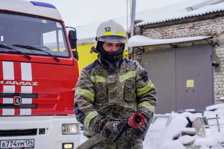 Огнеборец МЧС России желает всем легкого четверга!
