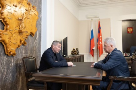 Глава региона Андрей Бочаров провел рабочую встречу с областным парламентарием Сергеем Четвериковым